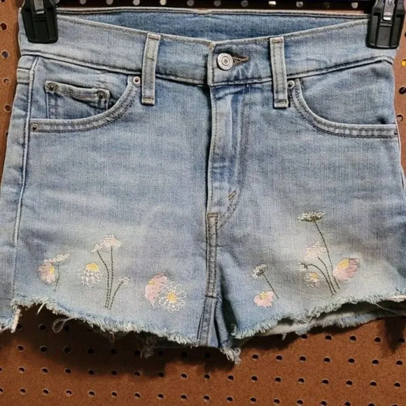 $$$ Women's‎ Cut off Levi's Jean shorts SZ 26 - Picture 1 of 9